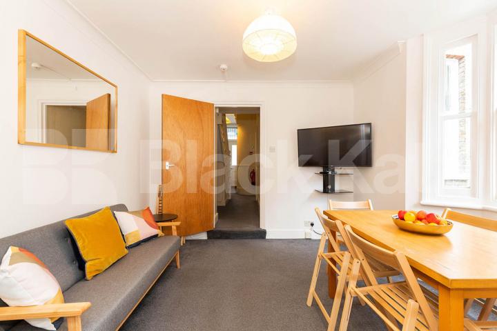 6 bedroom house with 2 reception rooms and a garden Burgoyne Road, Harringay - Hornsey